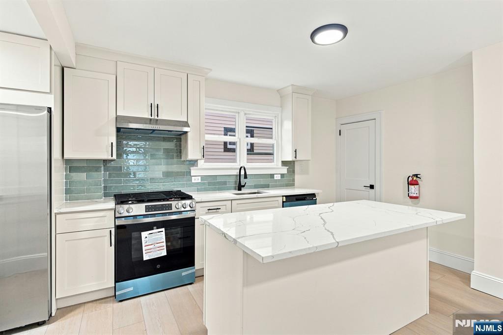 64 E Almira Street Property Photo 7