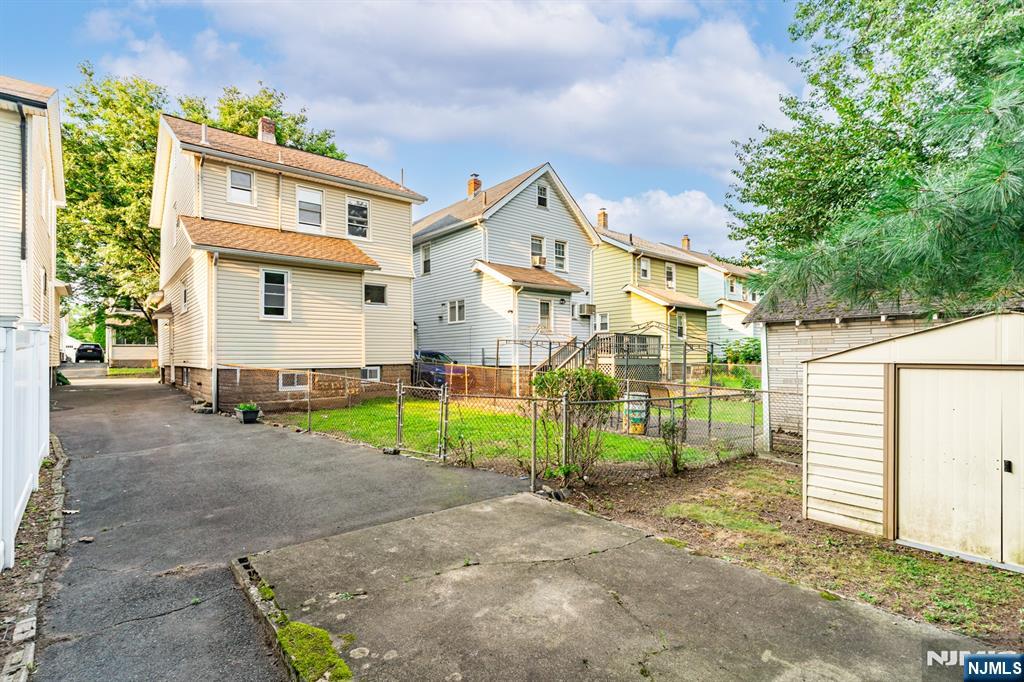 64 E Almira Street Property Photo 15