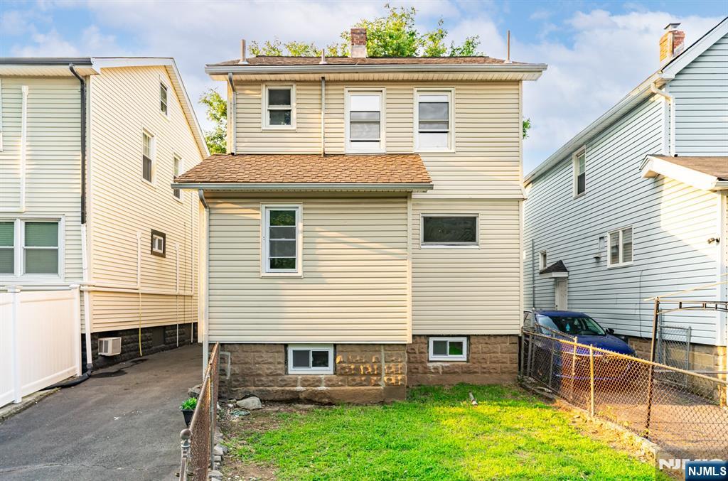 64 E Almira Street Property Photo 17