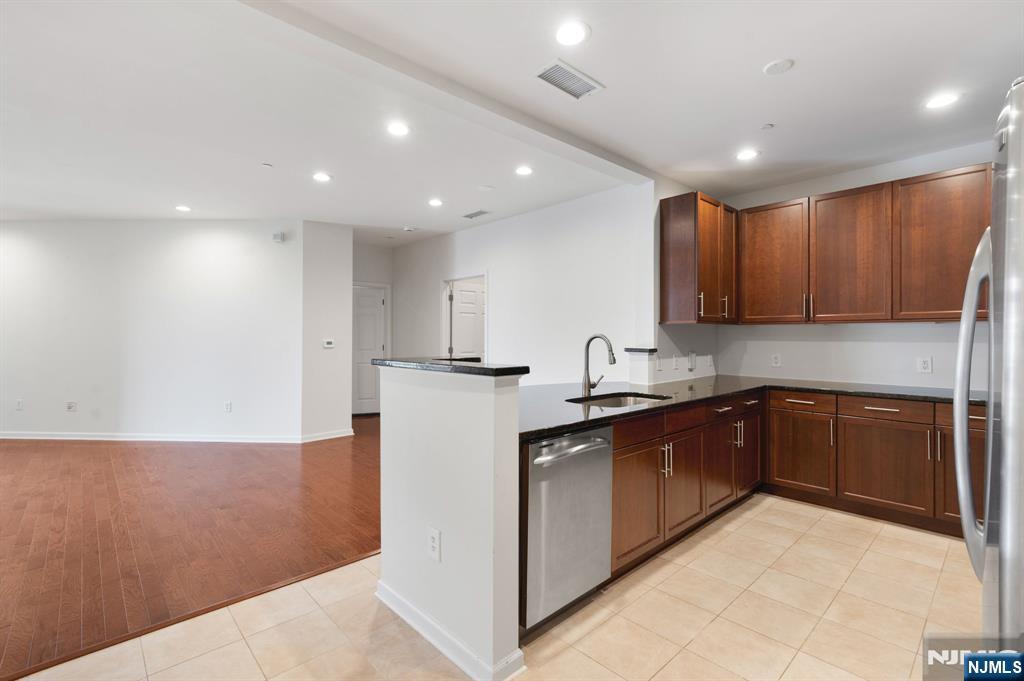 3308 Riverview Avenue 308 Property Photo 4