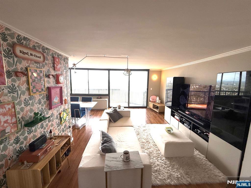 770 Anderson Avenue 21h Property Photo 8