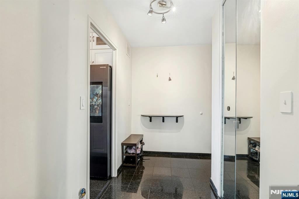 2000 Linwood Avenue 16v Property Photo 23