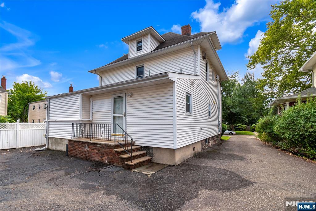 90 Cedar Street Property Photo 7