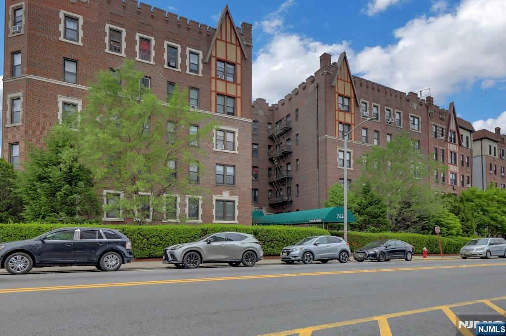 755 Anderson Avenue 5i Property Photo 2