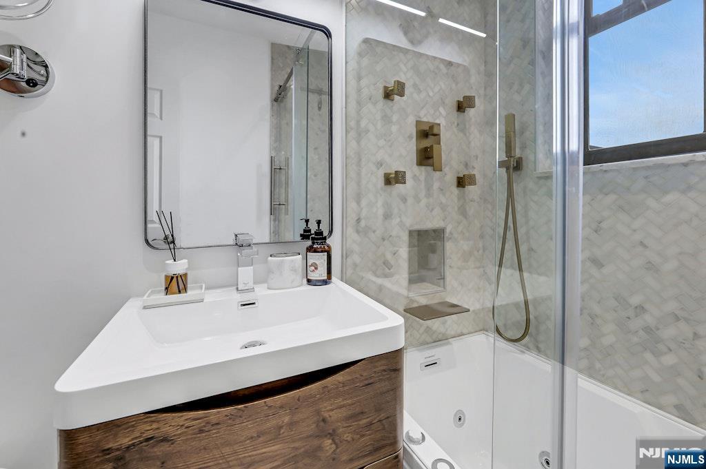 755 Anderson Avenue 5i Property Photo 18