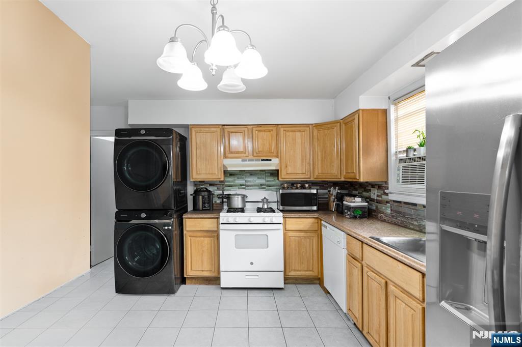 555 61st Street Property Photo 1