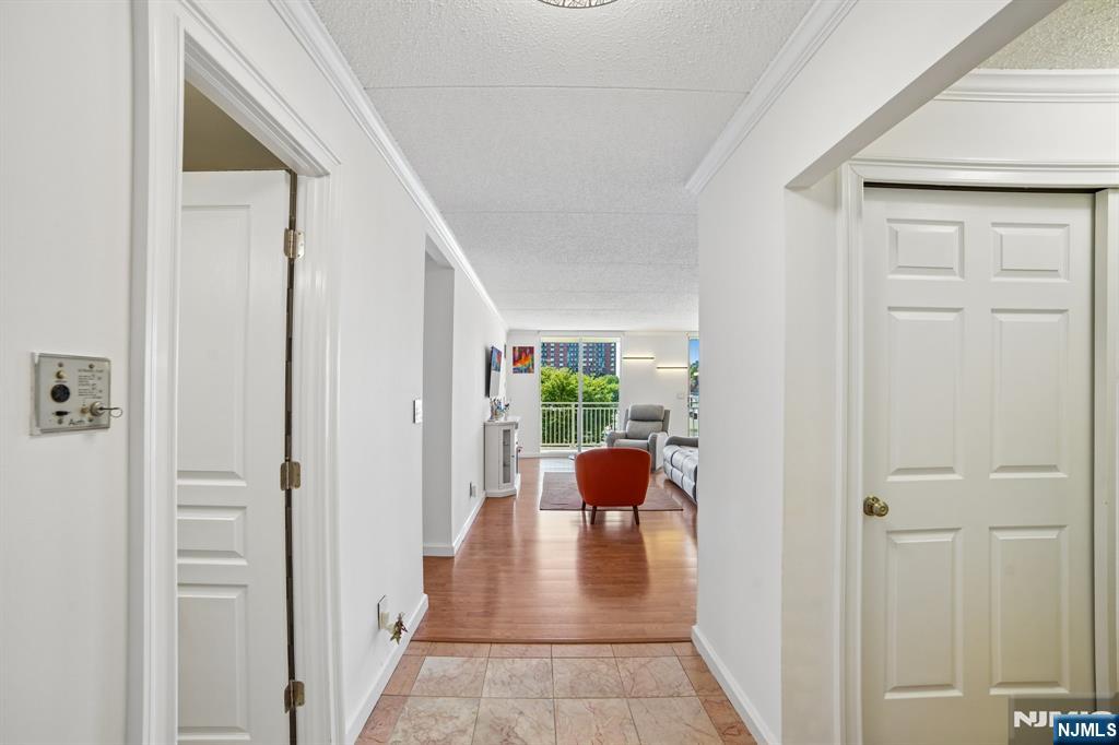 1055 River Road 312 Property Photo 4