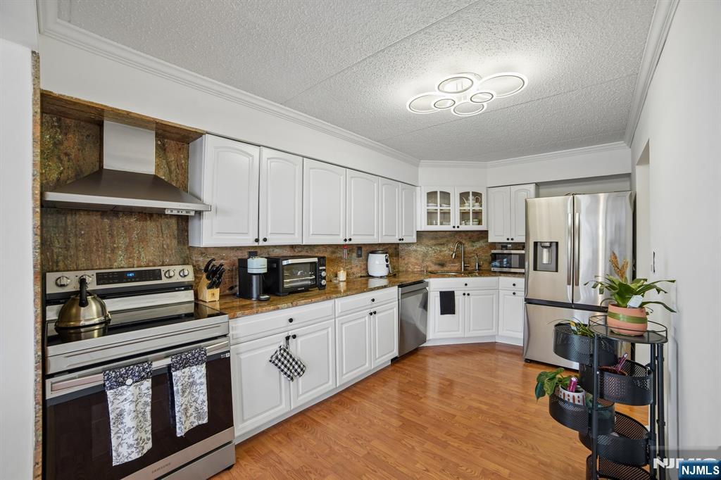 1055 River Road 312 Property Photo 9