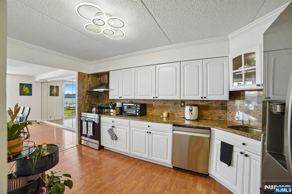 1055 River Road 312 Property Photo 11