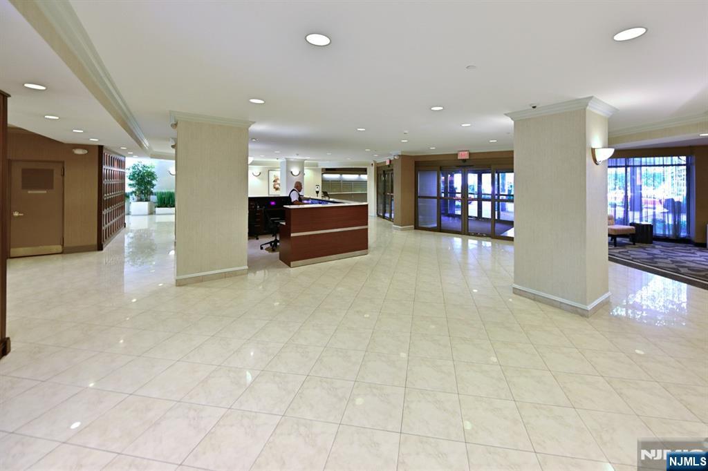 2200 N Central Road 14t Property Photo 3