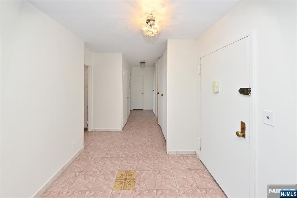 2200 N Central Road 14t Property Photo 4