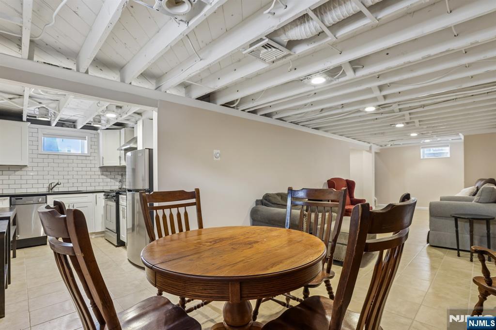 114 Hobart Avenue Property Photo 25