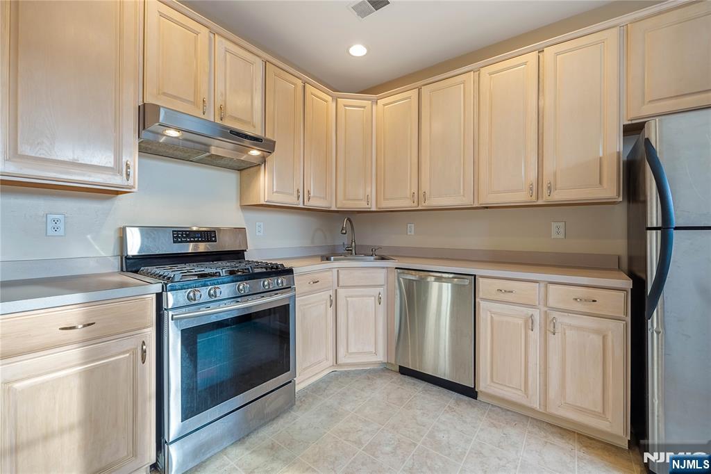 1148 Stafford Street Property Photo 10