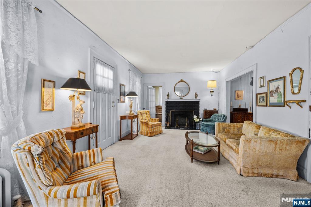 20 Woodside Terrace Property Photo 4