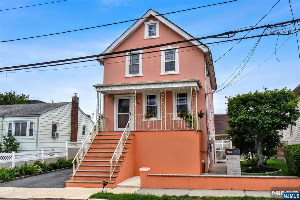 112 Pink Street Property Photo 1