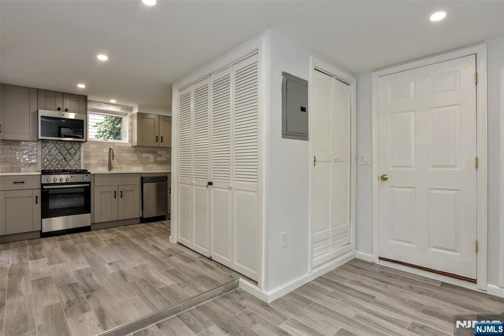 112 Pink Street Property Photo 4