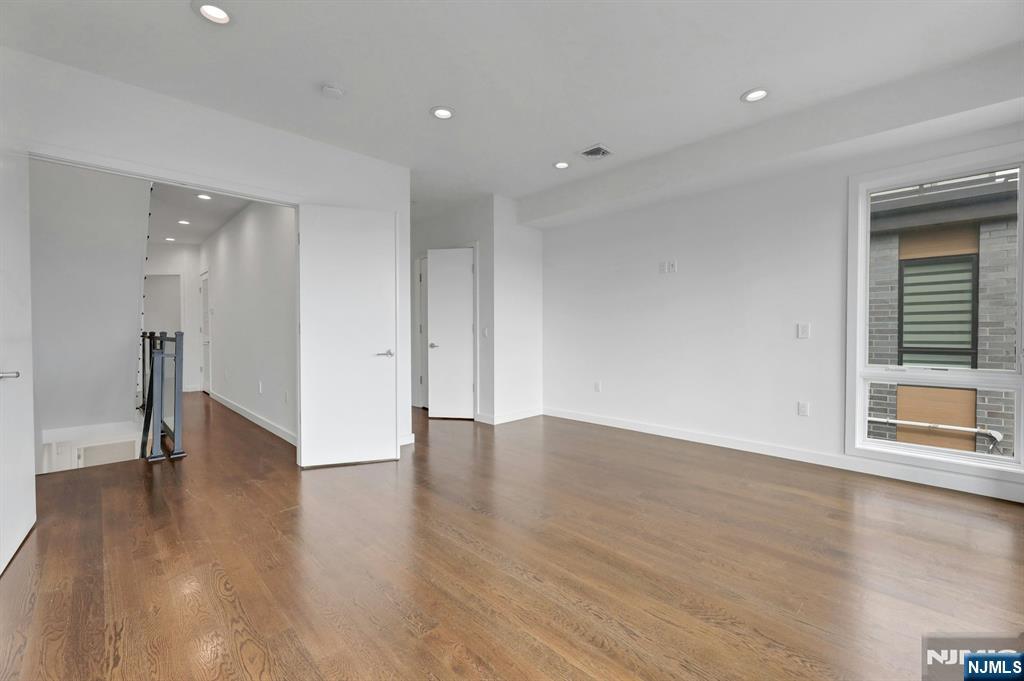 712 Undercliff Avenue Property Photo 22