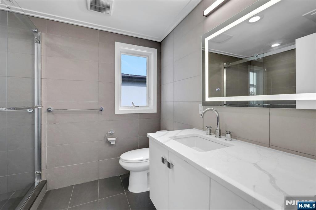 712 Undercliff Avenue Property Photo 38