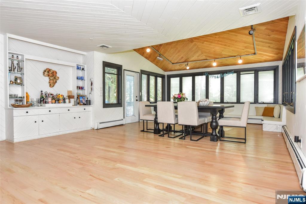 388 Carriage Lane Property Photo 4
