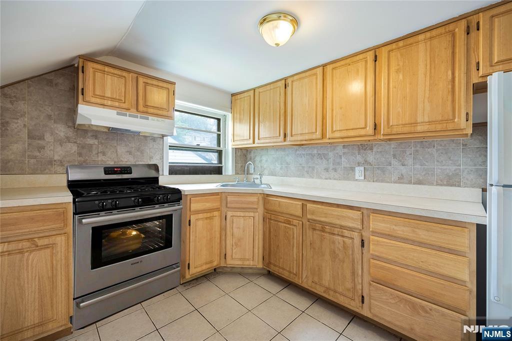 335 10th Street 2nd Fl. Property Photo 3