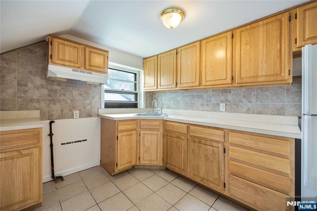 335 10th Street 2nd Fl. Property Photo 4