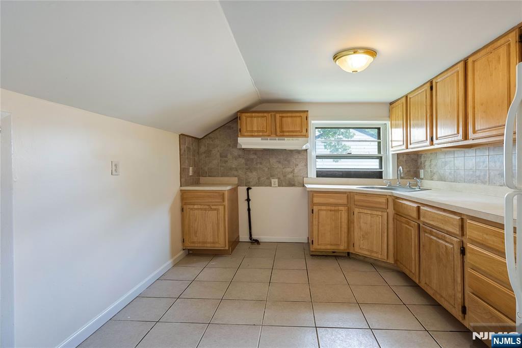 335 10th Street 2nd Fl. Property Photo 6