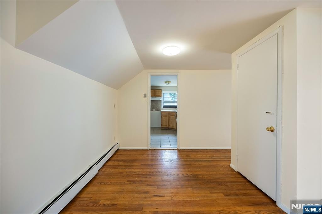 335 10th Street 2nd Fl. Property Photo 8
