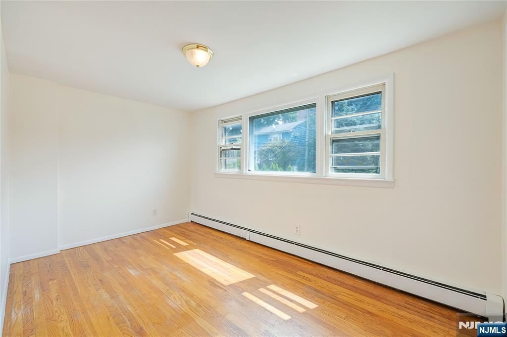 335 10th Street 2nd Fl. Property Photo 9