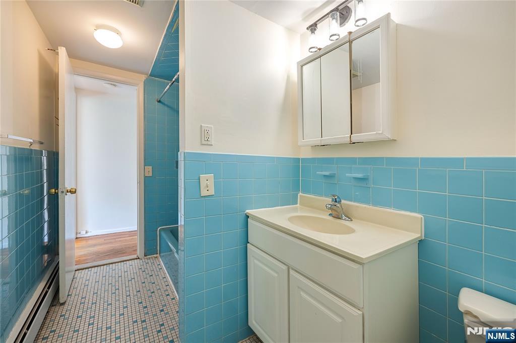 335 10th Street 2nd Fl. Property Photo 12