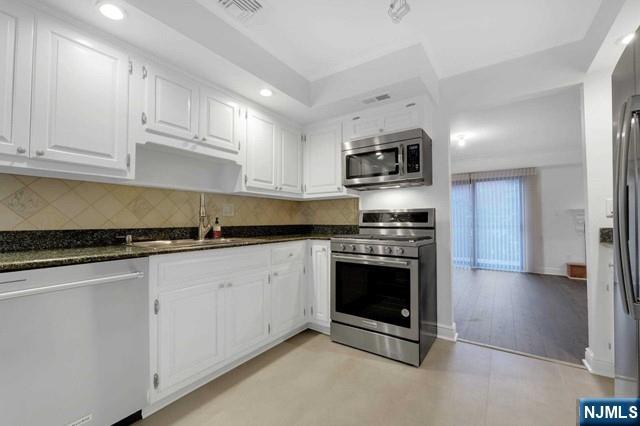 109 E Palisade Avenue 2 Property Photo 5