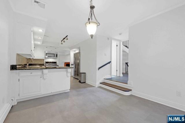 109 E Palisade Avenue 2 Property Photo 8