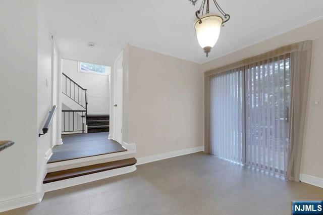 109 E Palisade Avenue 2 Property Photo 9