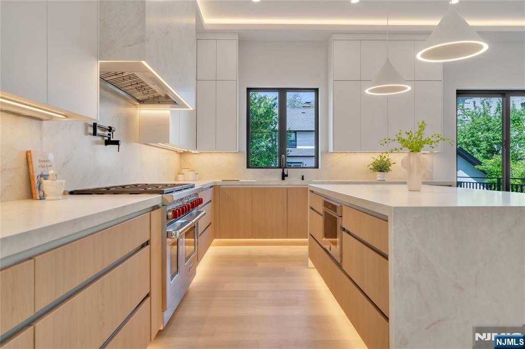 1077 Abbott Boulevard Property Photo 8