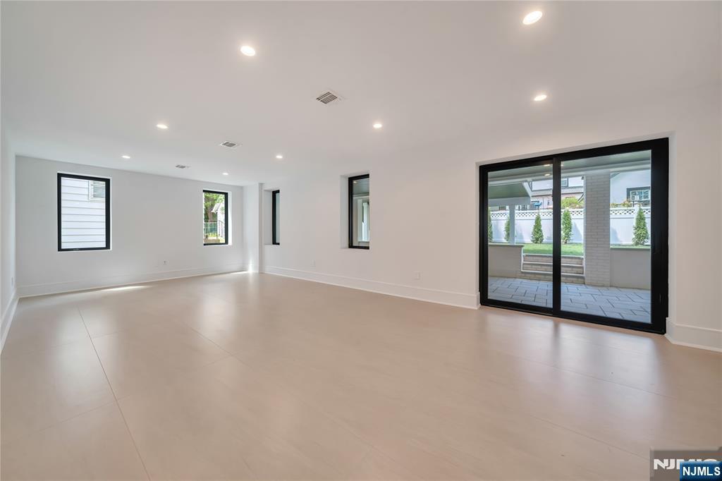 1077 Abbott Boulevard Property Photo 18