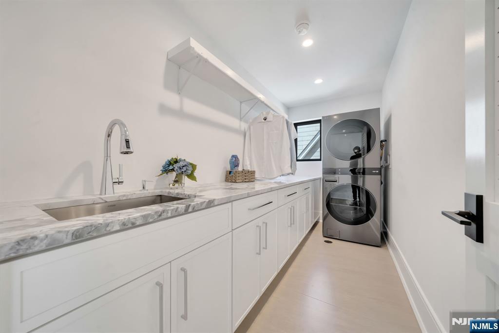 1077 Abbott Boulevard Property Photo 36