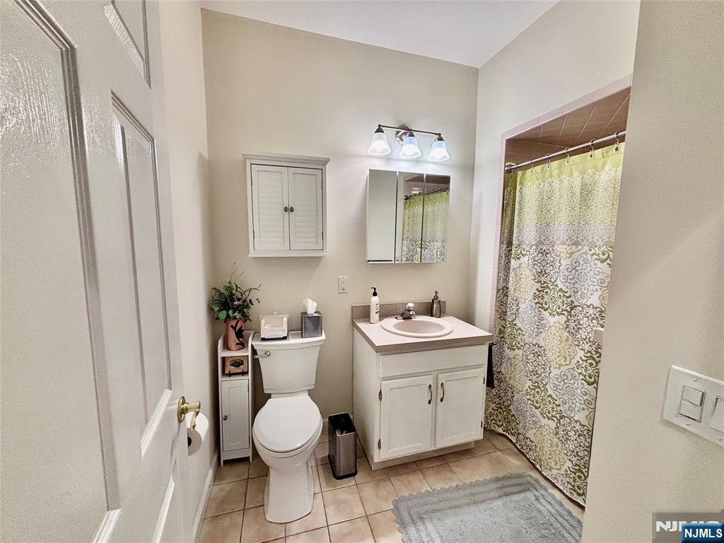5302 Richmond Road Property Photo 14