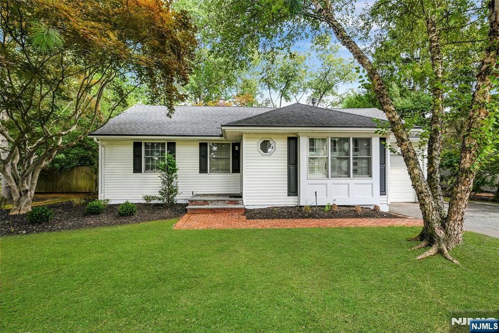 12 Leoson Parkway Property Photo 1