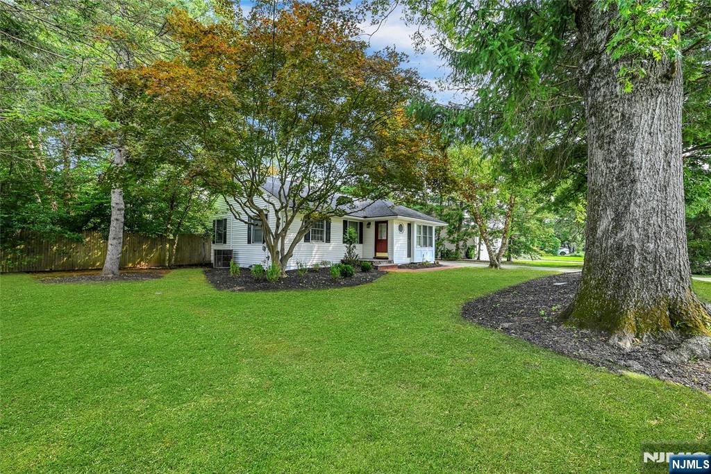 12 Leoson Parkway Property Photo 3