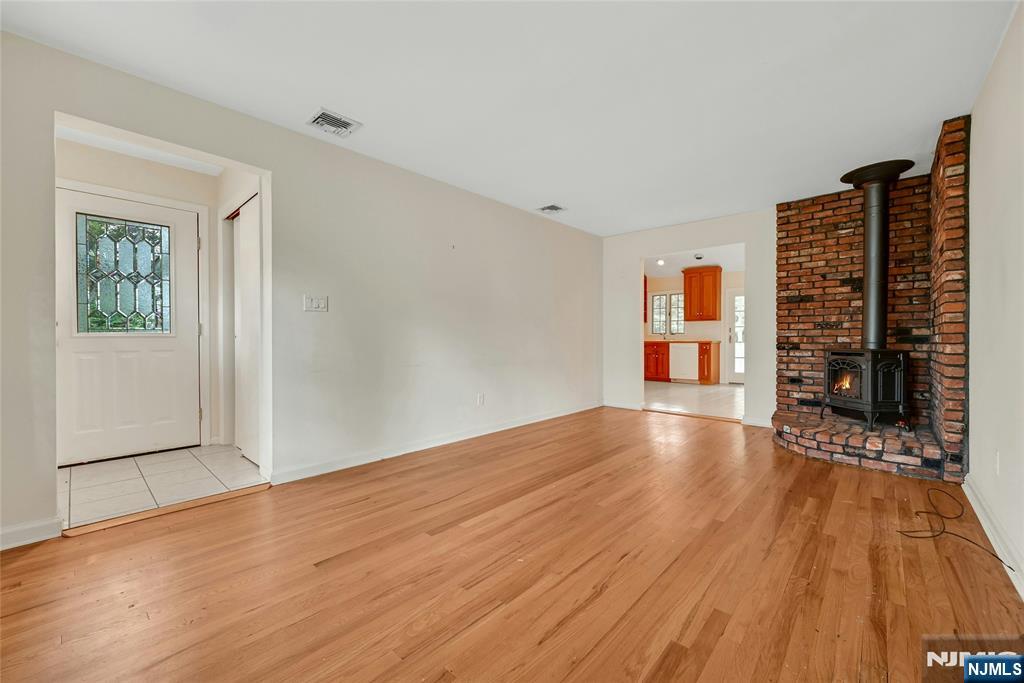 12 Leoson Parkway Property Photo 7