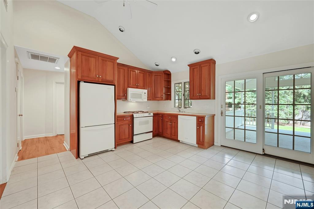 12 Leoson Parkway Property Photo 9