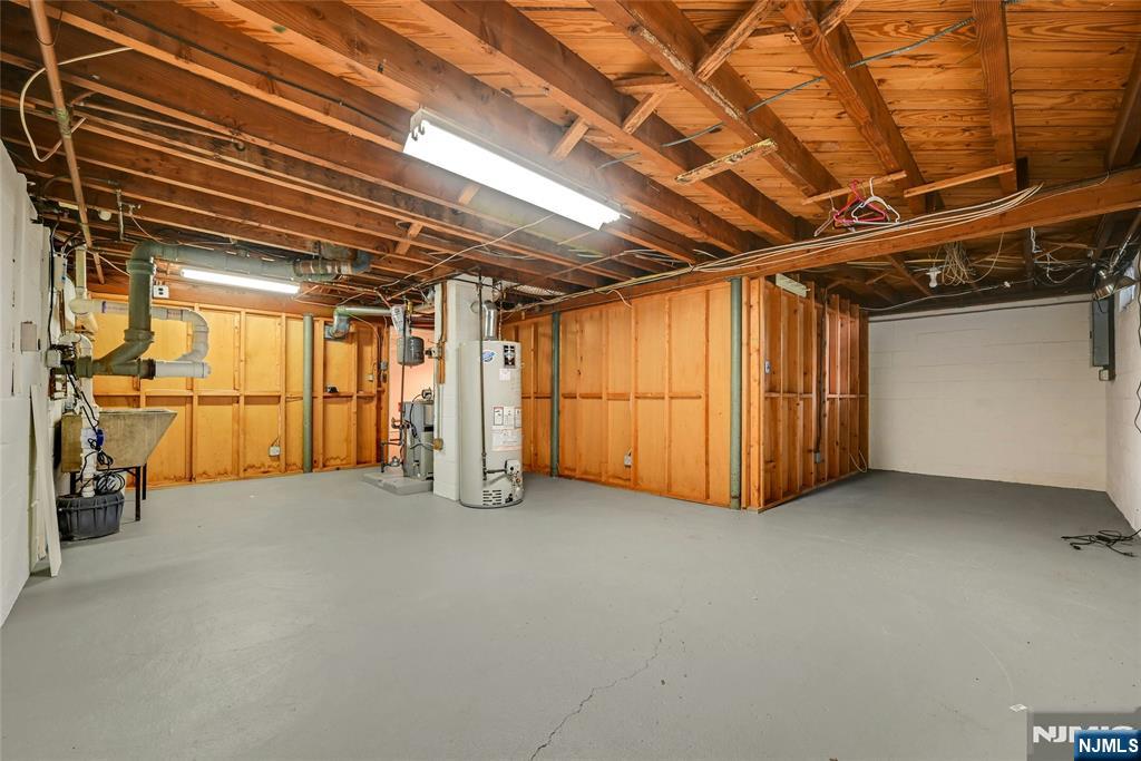 12 Leoson Parkway Property Photo 27