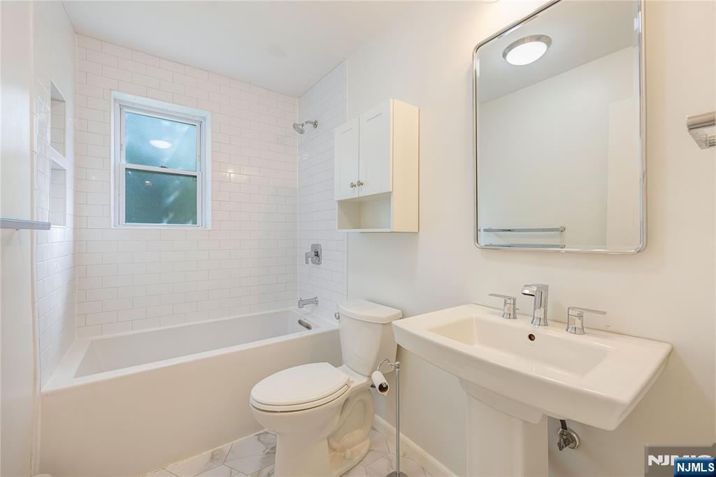 605 Grove Street H1 Property Photo 1