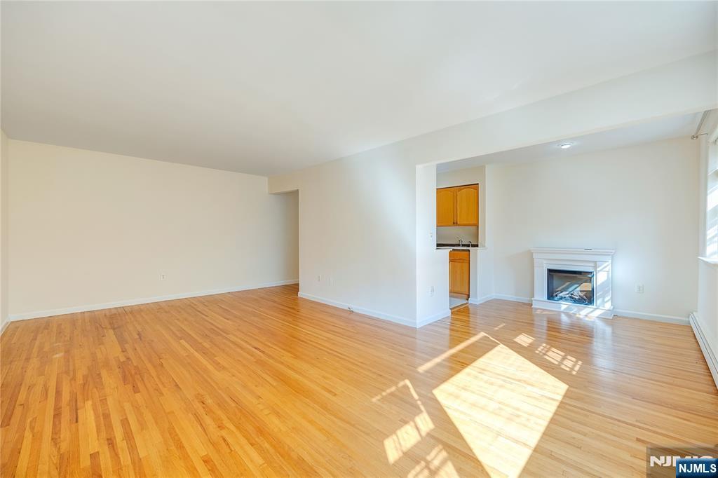 605 Grove Street H1 Property Photo 4