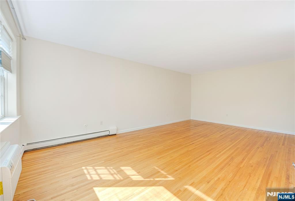 605 Grove Street H1 Property Photo 6