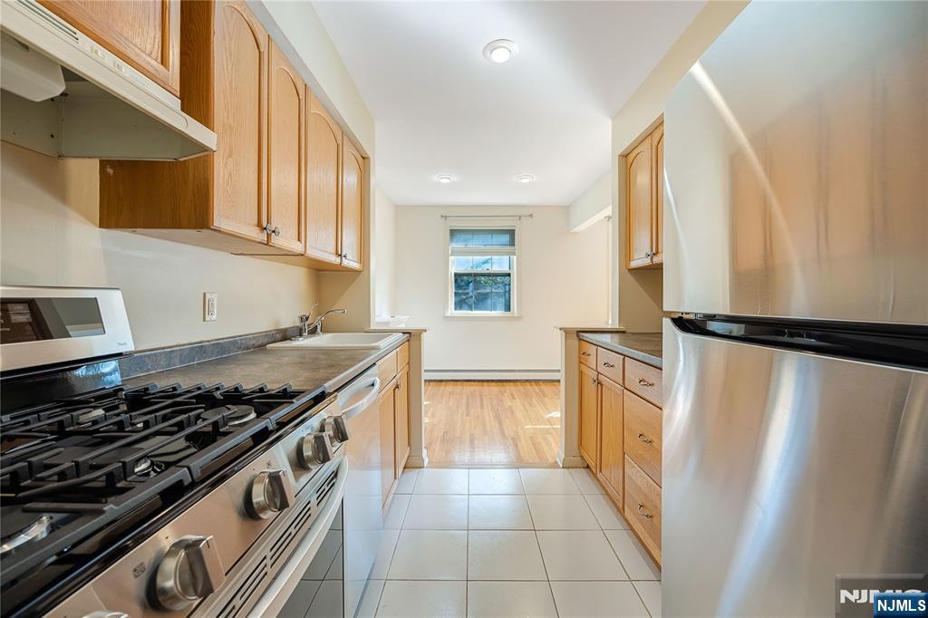 605 Grove Street H1 Property Photo 9