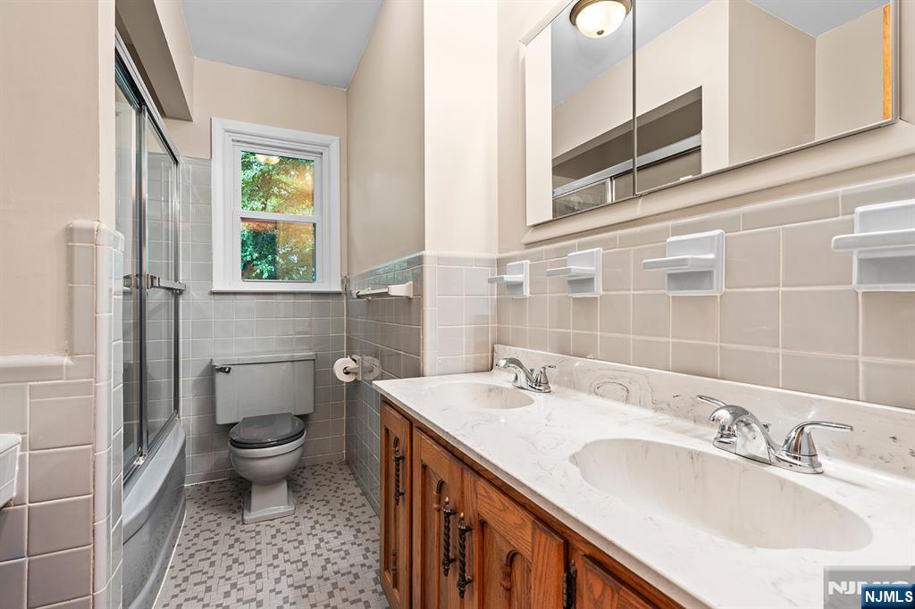 18 Ravine Court Property Photo 7