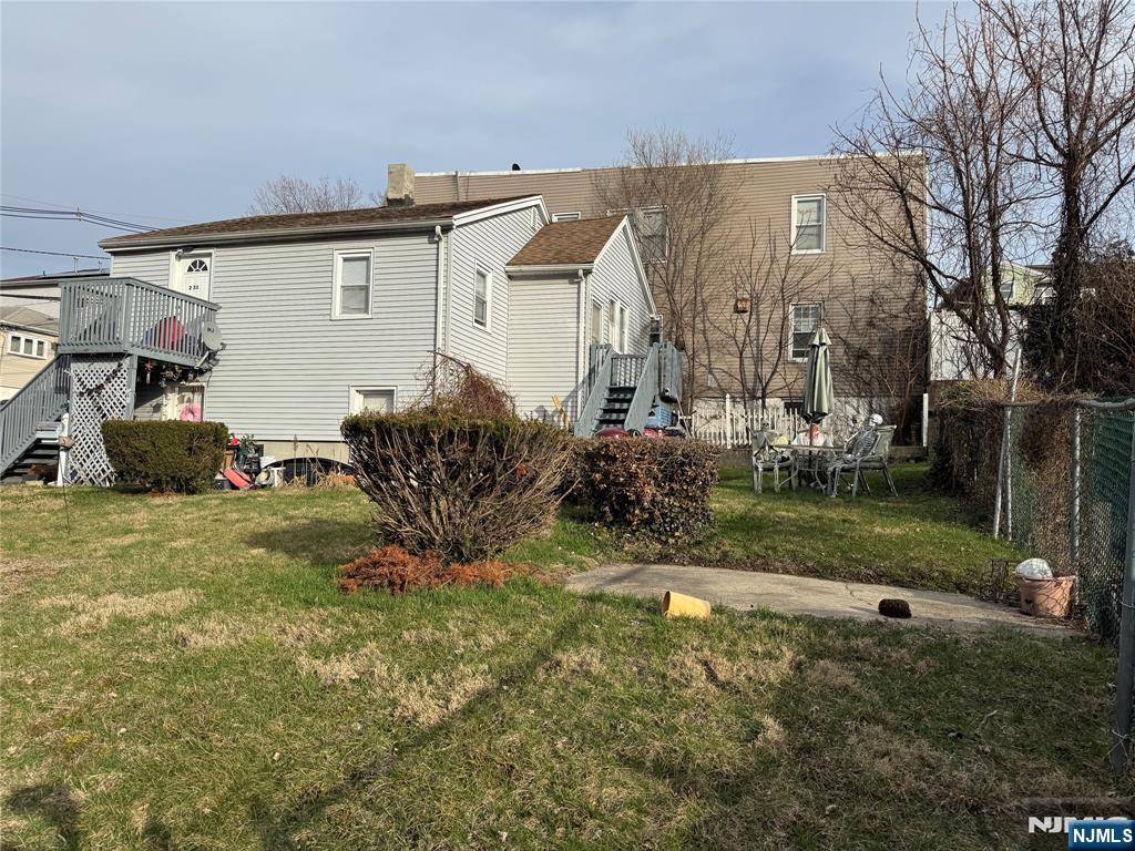 253 Crystal Street Property Photo 4