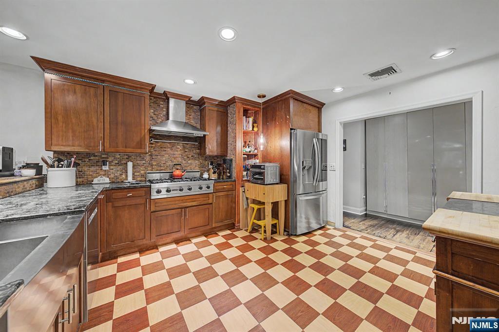 89 Closter Dock Road Property Photo 8
