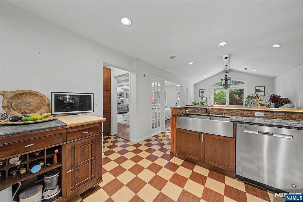 89 Closter Dock Road Property Photo 10