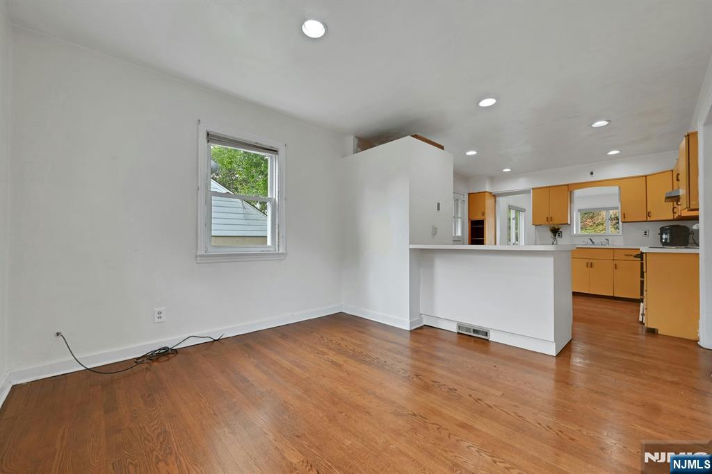 11 Pine Street Property Photo 6